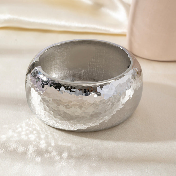 Ladies' bangle with elegant, curved design Nin Boutique