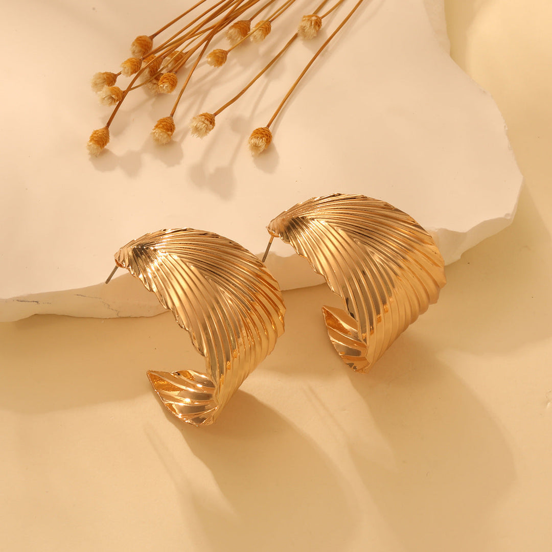 Women's earrings in unique, curved design Nin Boutique