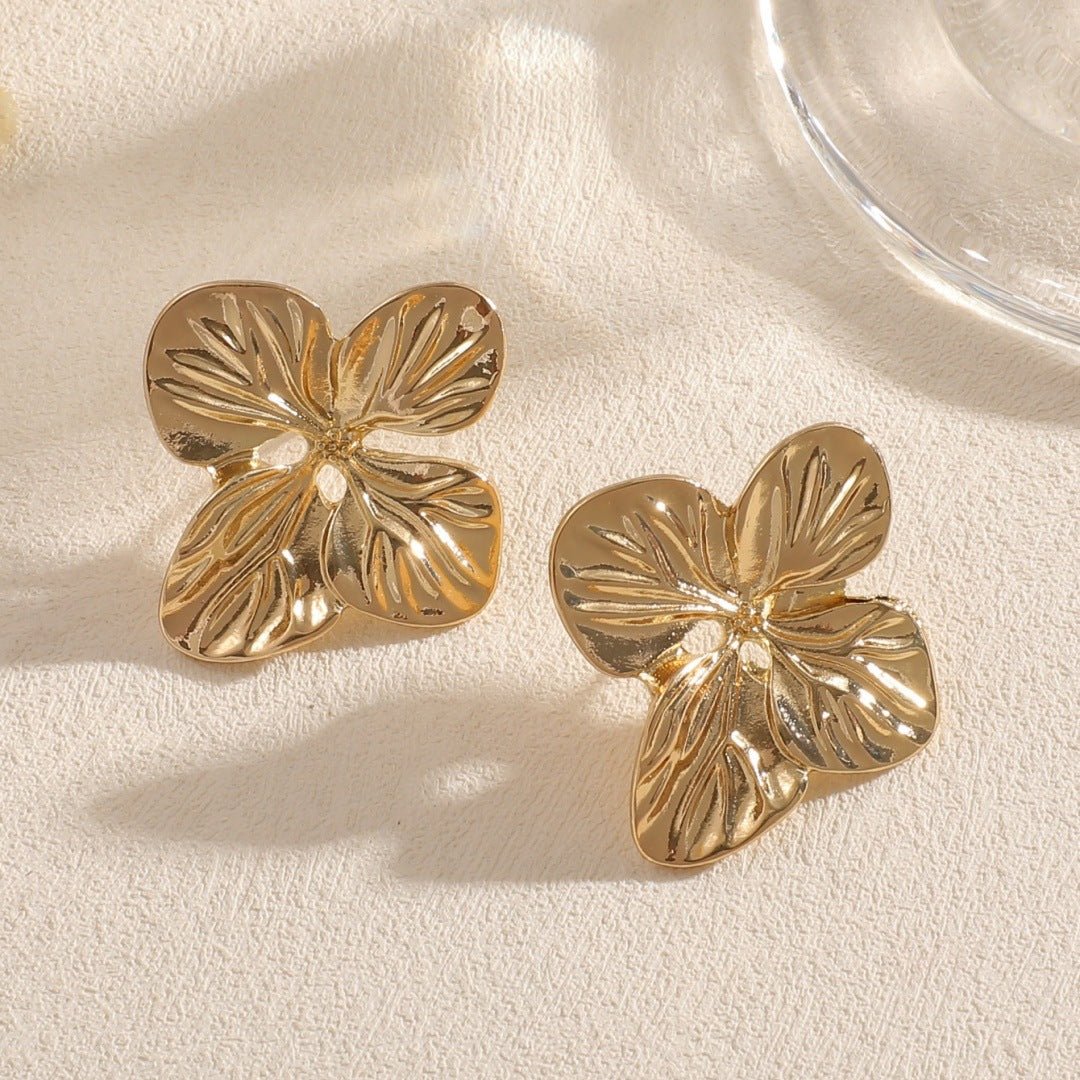 Women's earrings in floral leaf design Nin Boutique