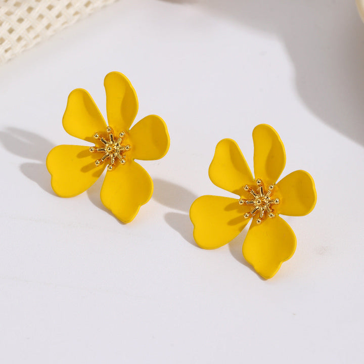 Women's earrings in floral design with shiny golden accent Nin Boutique