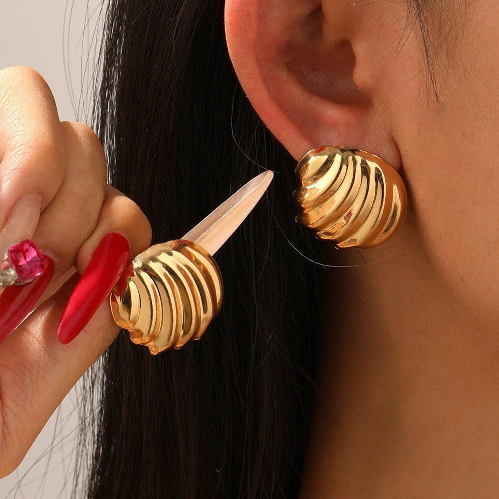 Women earrings in elegant shell shape Nin Boutique