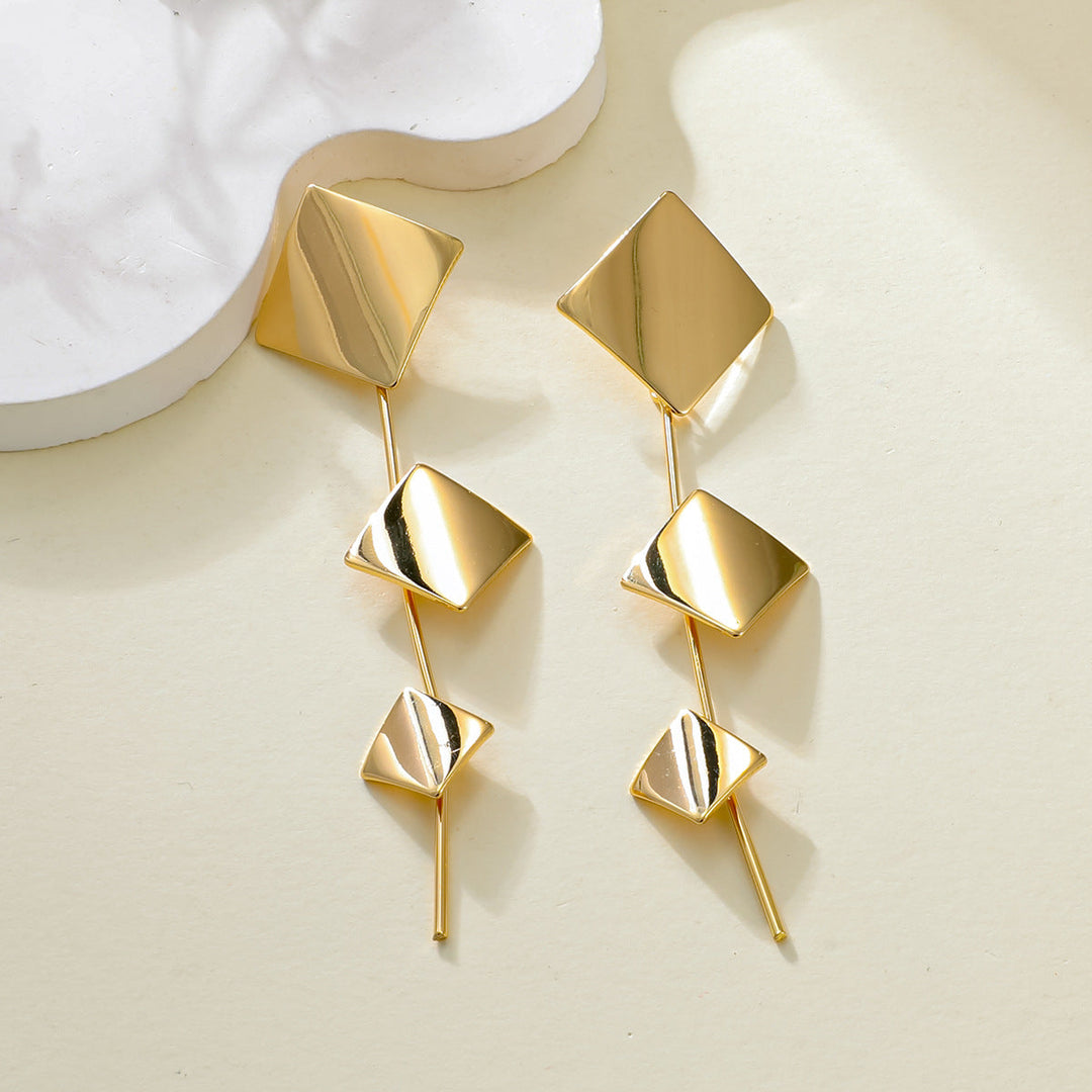 Women’s earrings in modern, sculptural design Nin Boutique