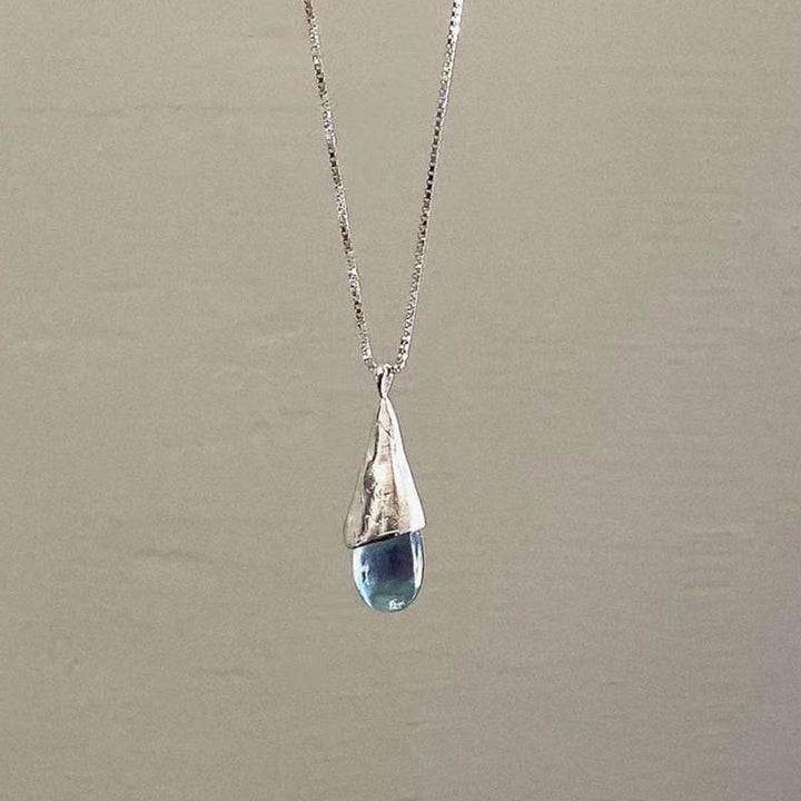 Ladies Beautiful Teardrop Necklace with Artistic Pendant Nin Boutique