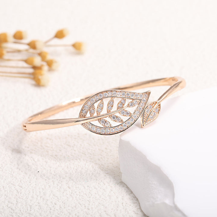 Women's bangle with artistic infinity symbol and sparkling zirconia Nin Boutique