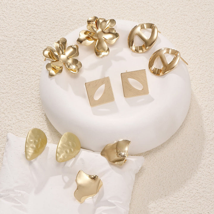 Women's earrings in intricate flower design Nin Boutique