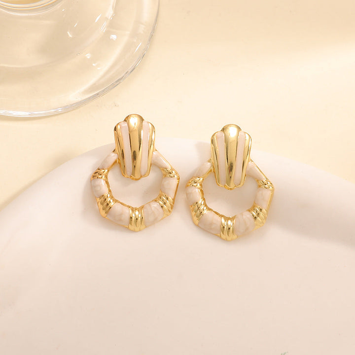 Ladies earrings in elegant shell design Nin Boutique