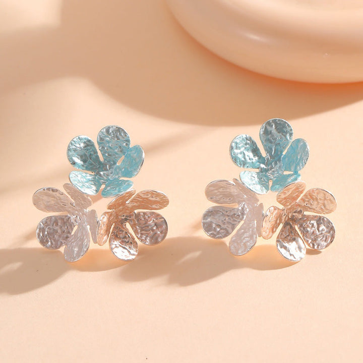 Women's earrings in modern plant-inspired design Nin Boutique