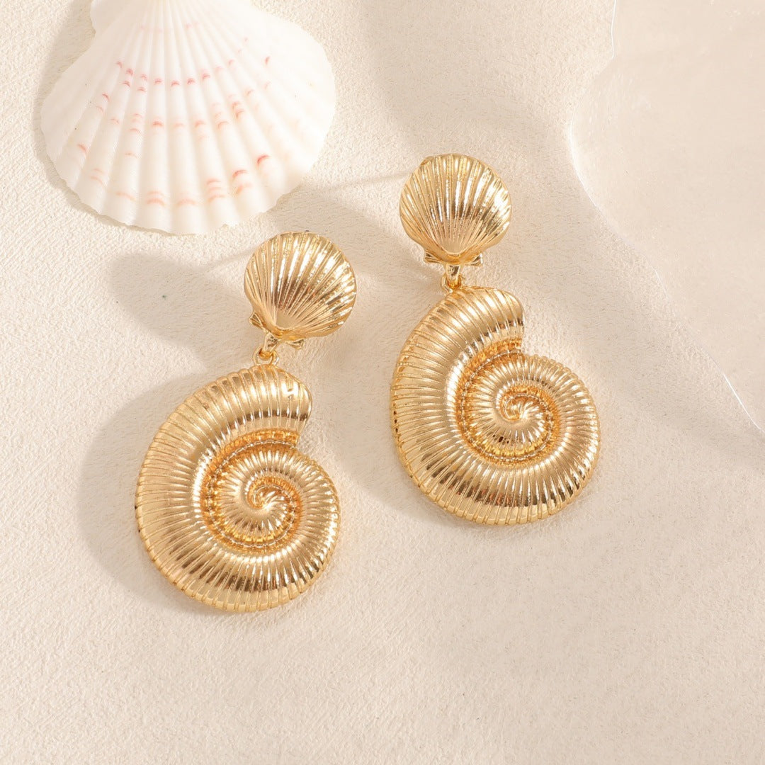Ladies earrings in luxurious shell design Nin Boutique