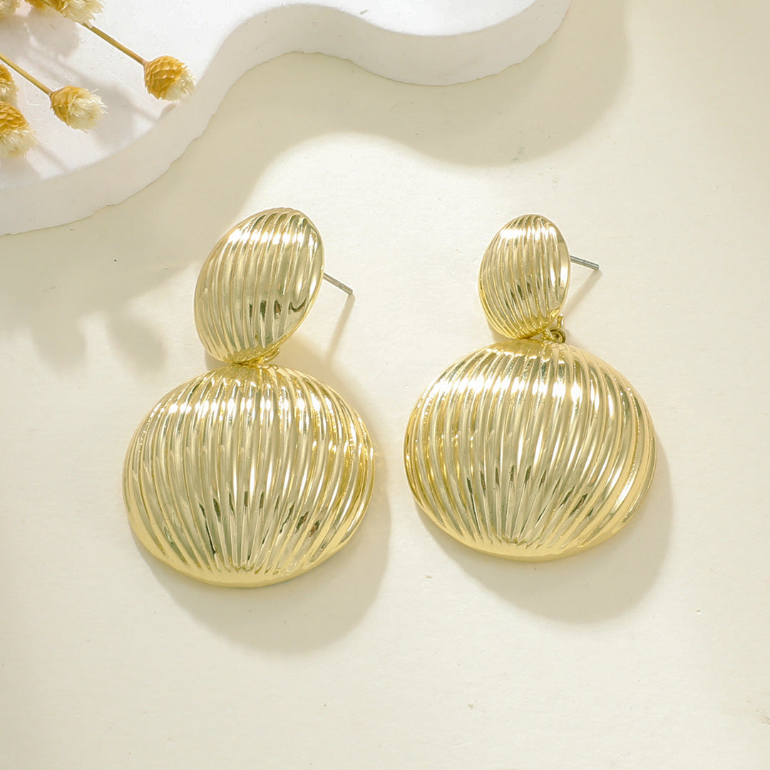 Ladies earrings in elegant relief design Nin Boutique