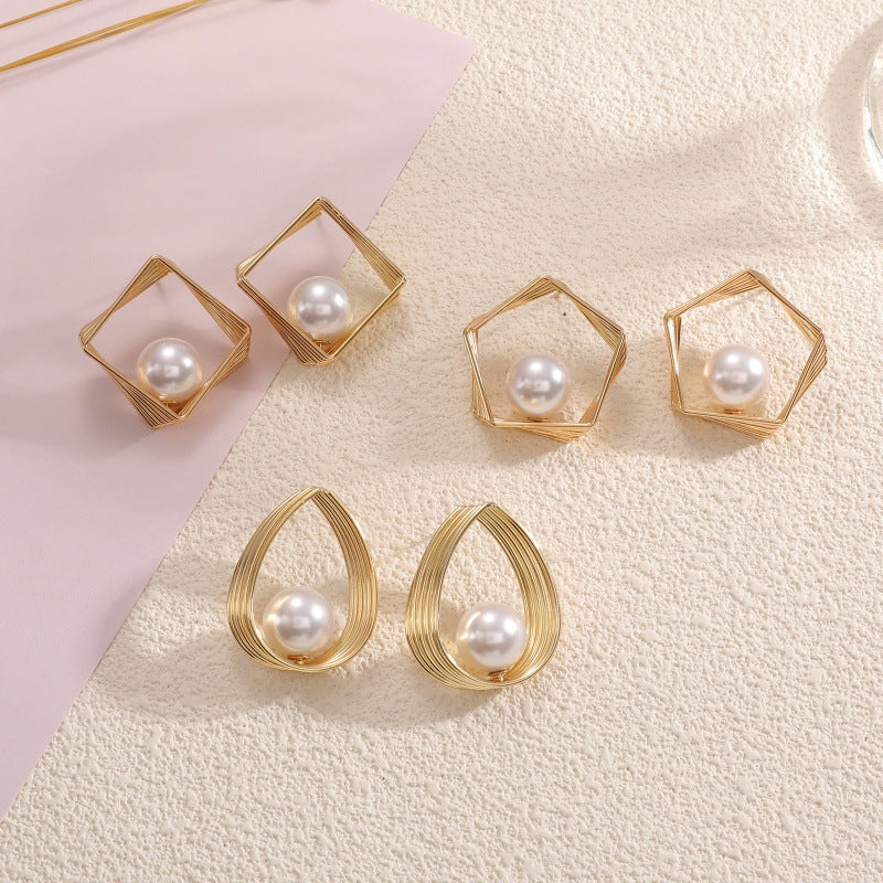 Women's earrings with elegant pearl and geometric shape Nin Boutique