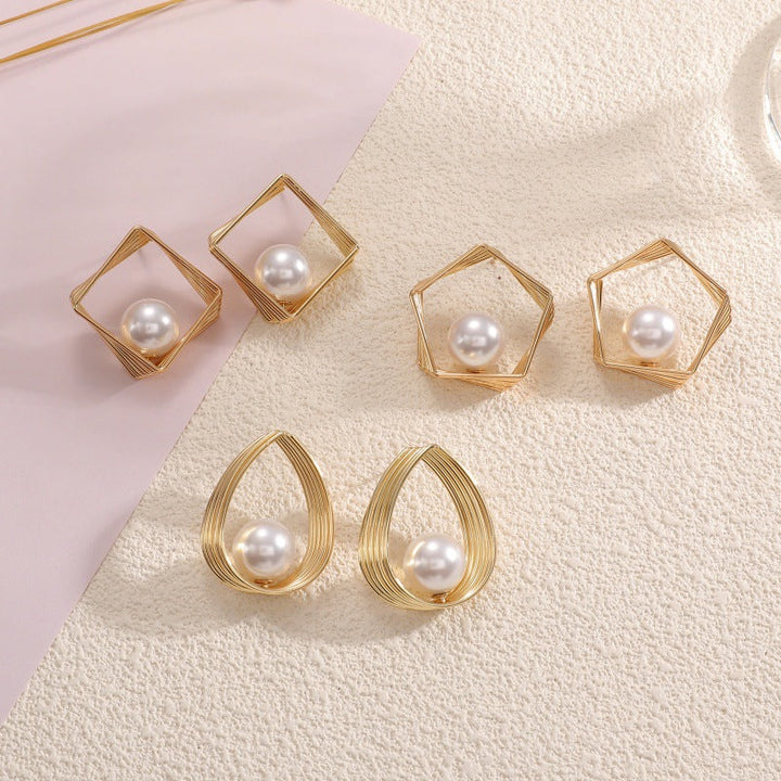 Women's earrings with elegant pearl and geometric shape Nin Boutique