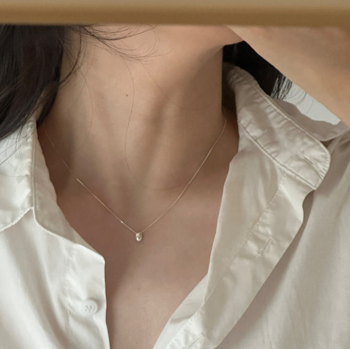 Women's necklace with elegant pearl design and fine silver chain Nin Boutique