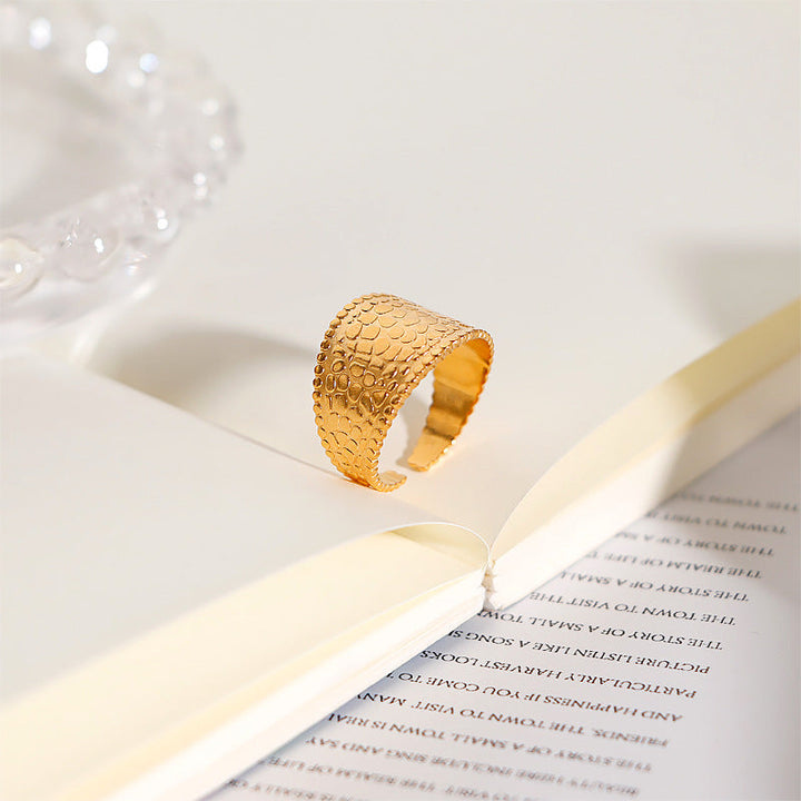 Ladies Ring in elegant crocodile design Nin Boutique