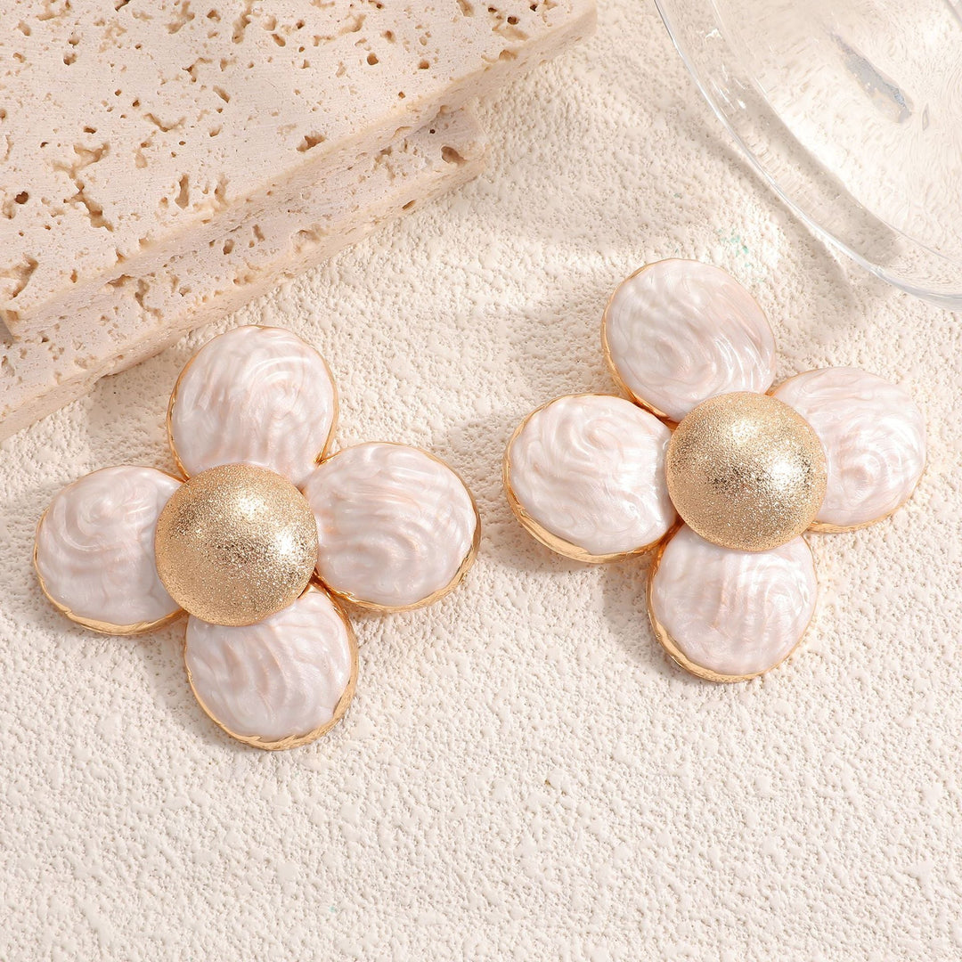 Ladies earrings in elaborate flower pattern Nin Boutique