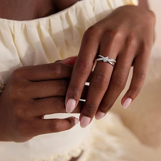 Women's functional ring with elegant cross design Nin Boutique