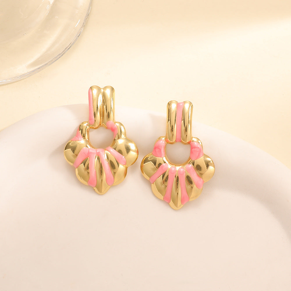 Ladies earrings in elegant shell design Nin Boutique