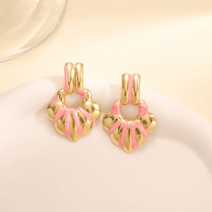 Ladies earrings in elegant shell design Nin Boutique