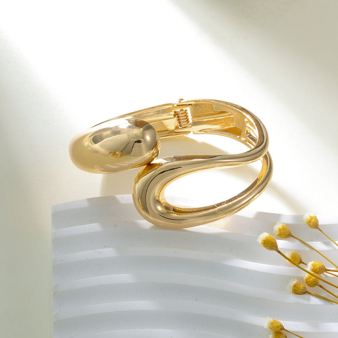 Women's arm cuff in modern, sculptural gold design Nin Boutique