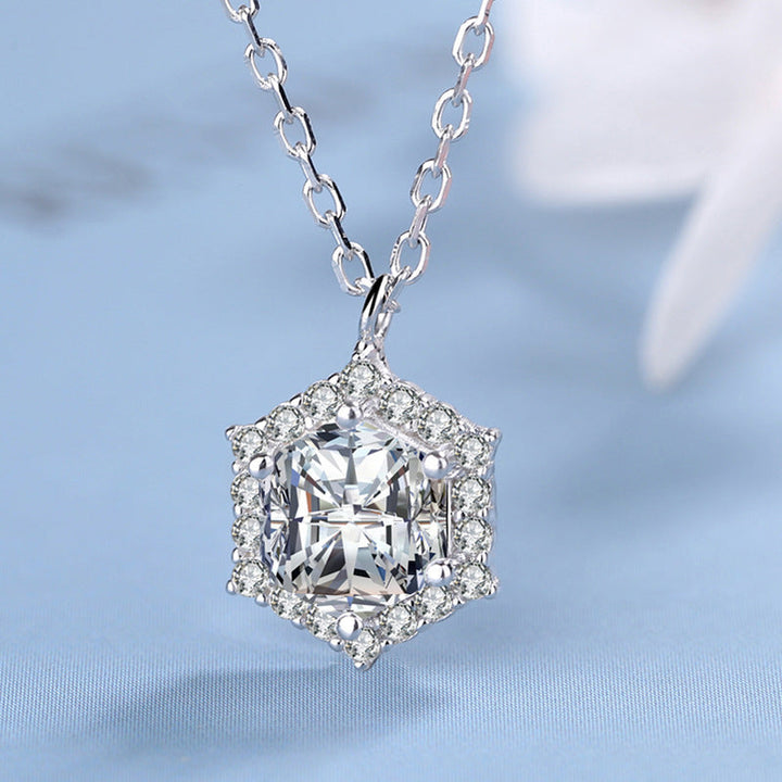 Women's necklace with sparkling crystal pendant in delicate design Nin Boutique