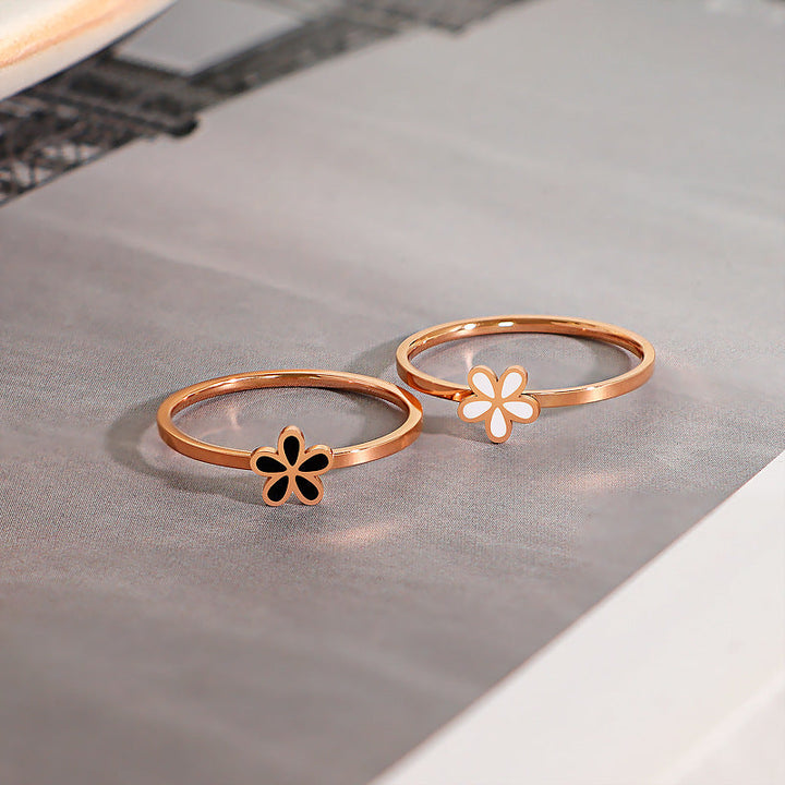 Women's Ring with delicate floral design Nin Boutique