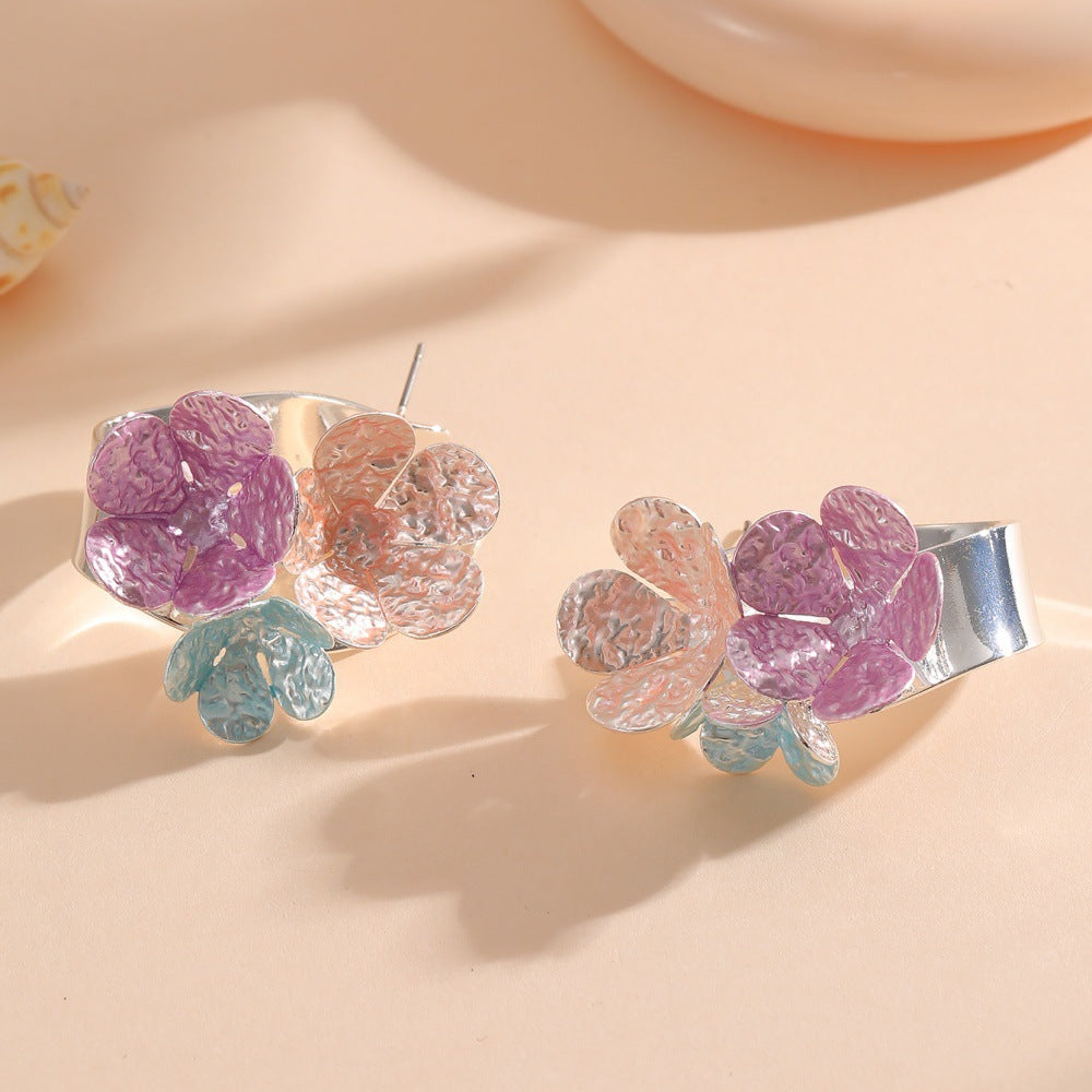 Women's earrings in modern plant-inspired design Nin Boutique
