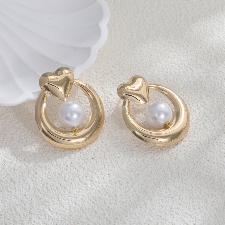 Ladies earrings with heart-shaped design and artificial pearl Nin Boutique