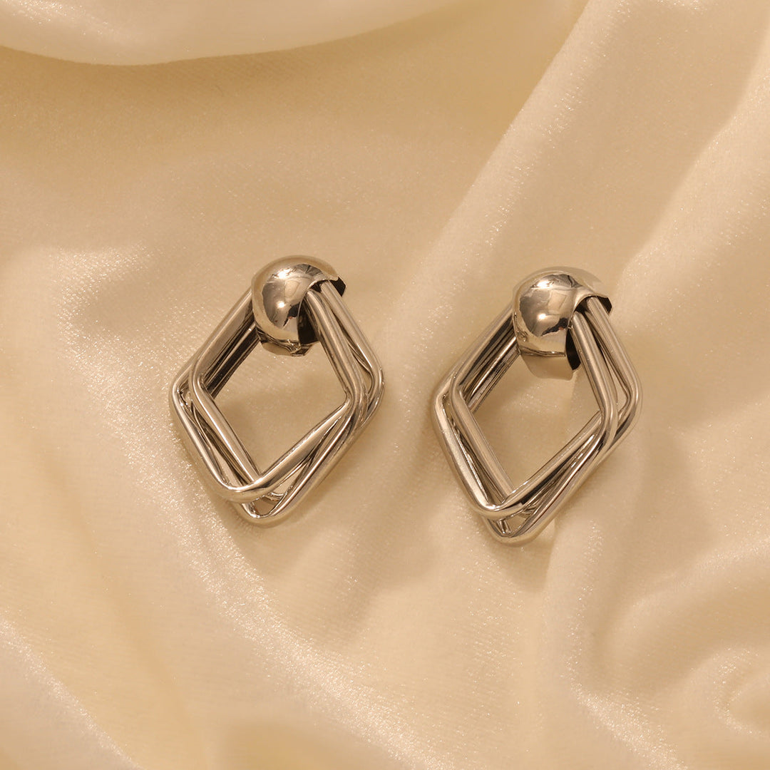 Ladies earrings with modern, curved design Nin Boutique
