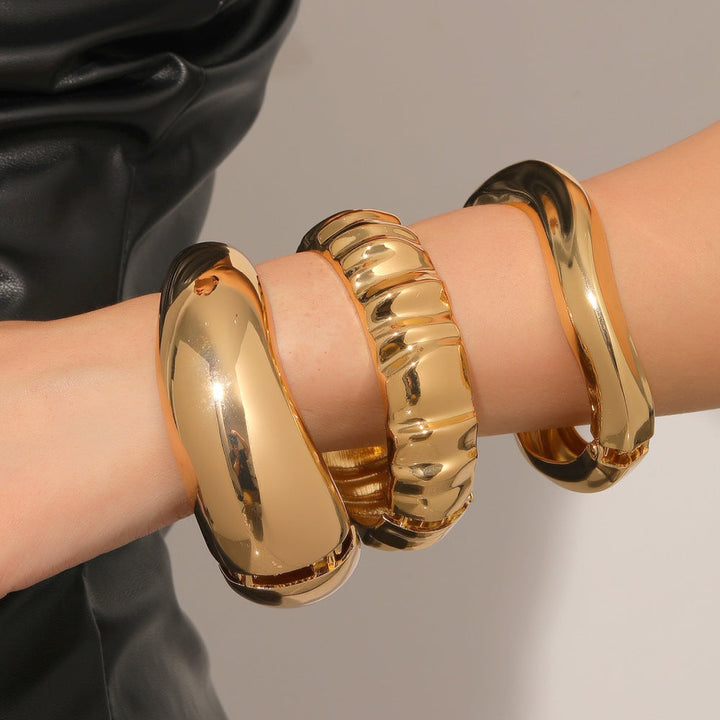 Women's Open Bangle with Modern, Elegant Design Nin Boutique
