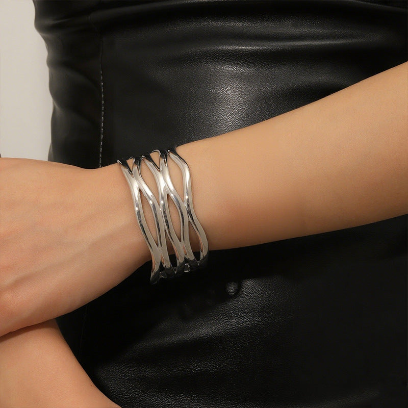 Women's Open Bangle with Elegant, Curved Design Nin Boutique 1784077121