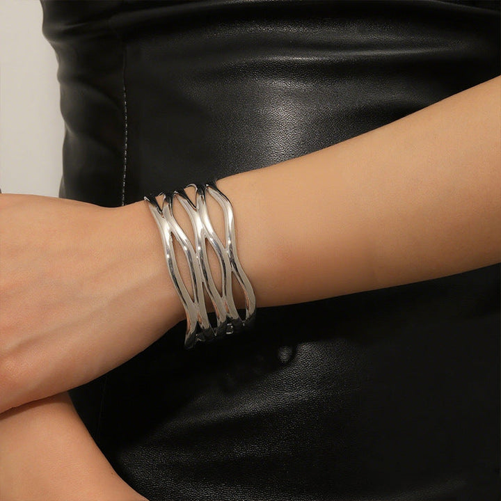 Women's Open Bangle with Elegant, Curved Design Nin Boutique 1784077121