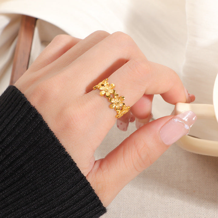Ladies Ring with Curved Design Nin Boutique