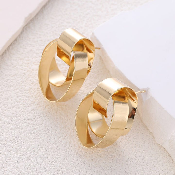 Ladies earrings with elegant, curved design Nin Boutique