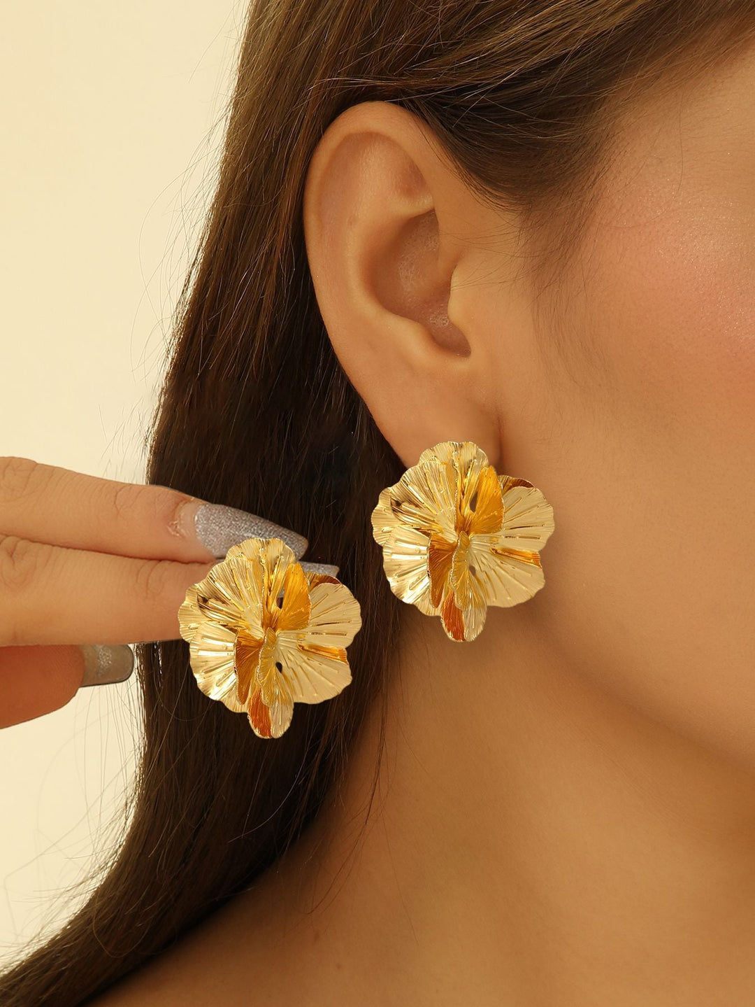 Women's earrings in a luxurious, spiral design Nin Boutique