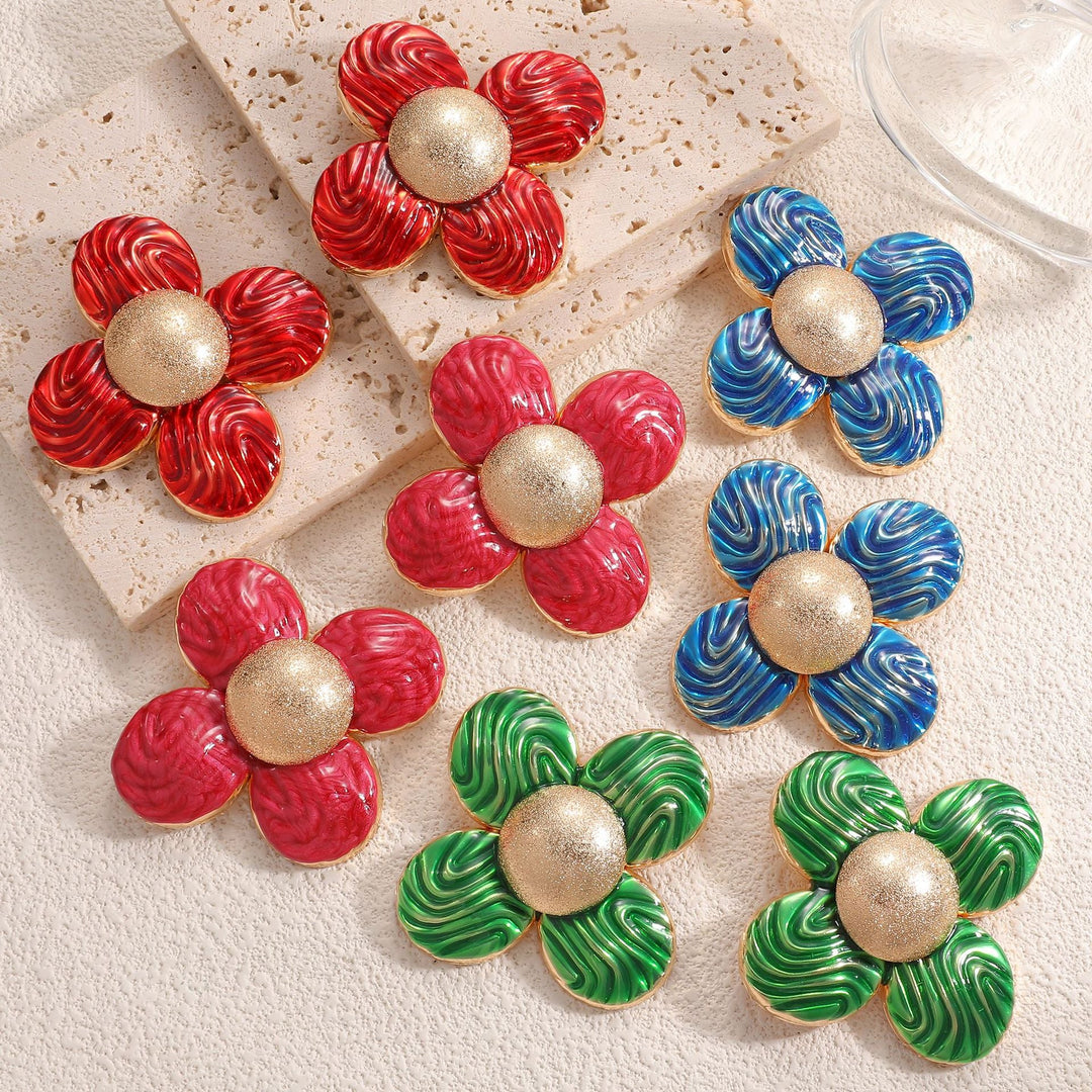 Ladies earrings in elaborate flower pattern Nin Boutique