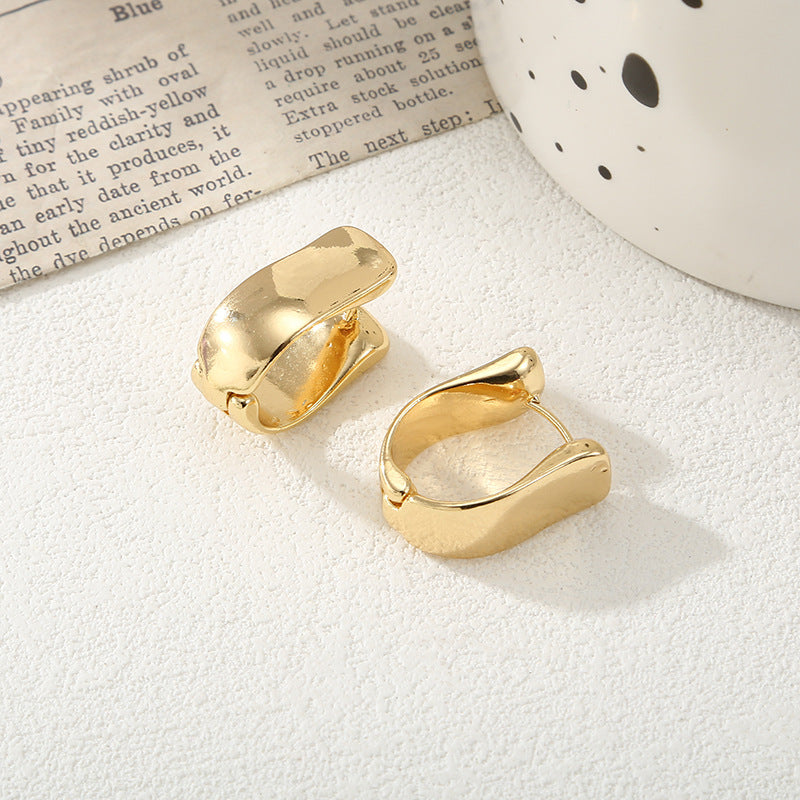 Women's earrings with elegant, curved design Nin Boutique