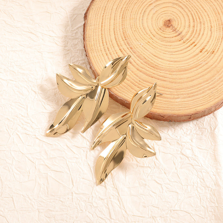 Women's earrings with elegant leaf design Nin Boutique