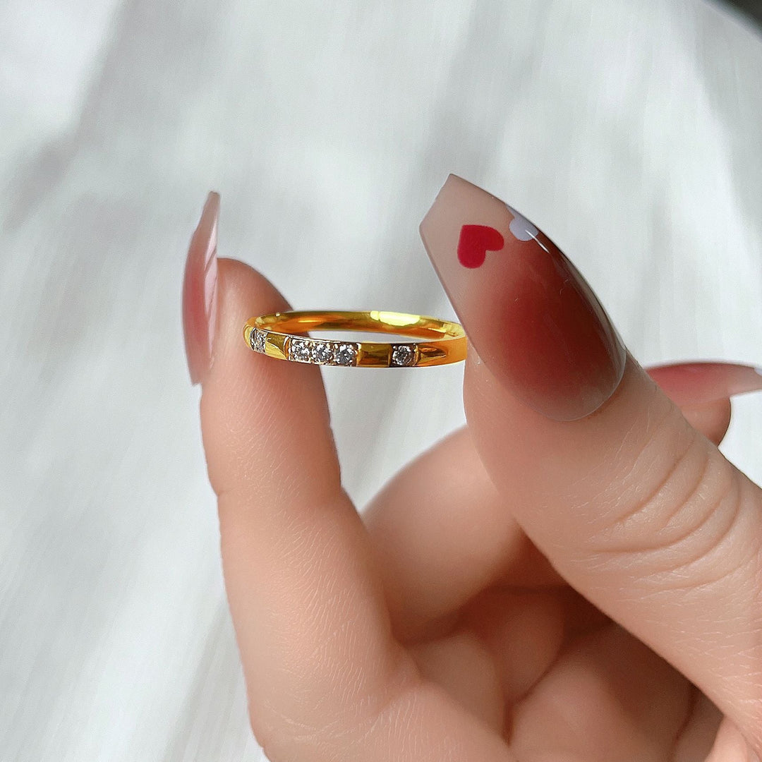 Ladies ring with sparkling zirconia stones and elegant design Nin Boutique