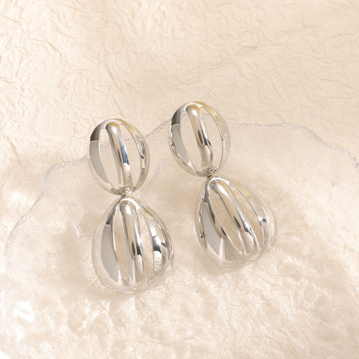 Ladies earrings with elegant, sculptural design Nin Boutique