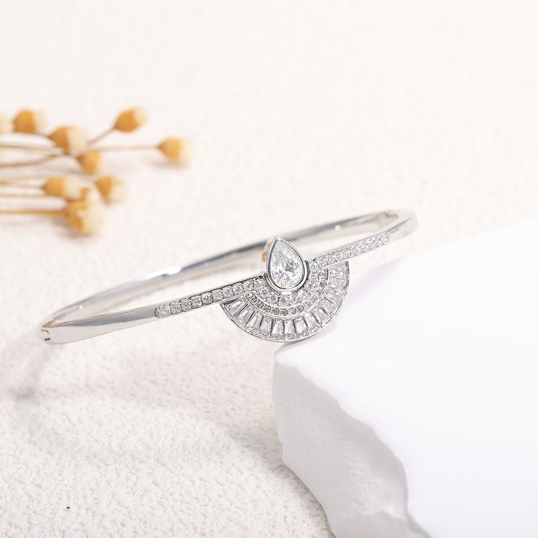 Ladies' bracelet with elegant infinity pattern and sparkling zirconia Nin Boutique