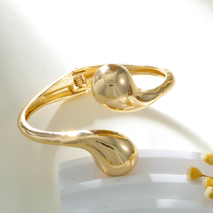 Women's arm cuff in modern, sculptural gold design Nin Boutique
