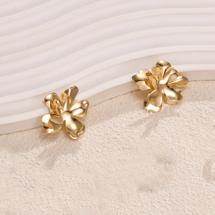 Women's earrings in intricate flower design Nin Boutique