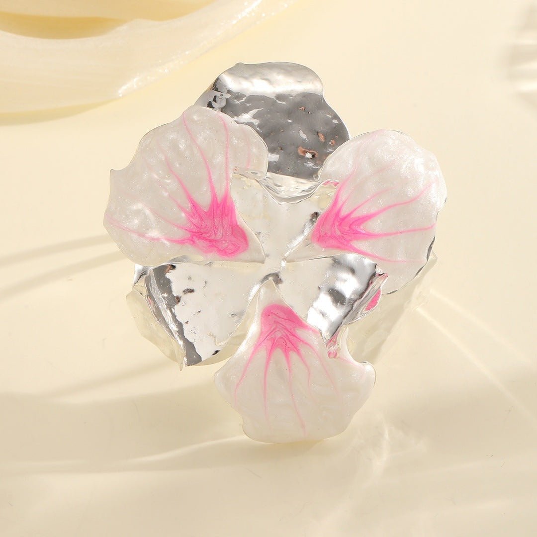 Women's flower-shaped ring made of shiny metal and high-quality epoxy resin Nin Boutique