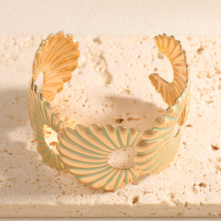 Ladies cuff with elegant shell design Nin Boutique