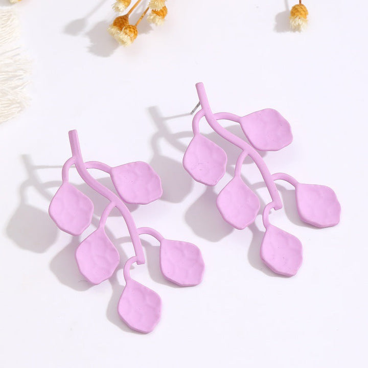 Women’s earrings in modern leaf design Nin Boutique