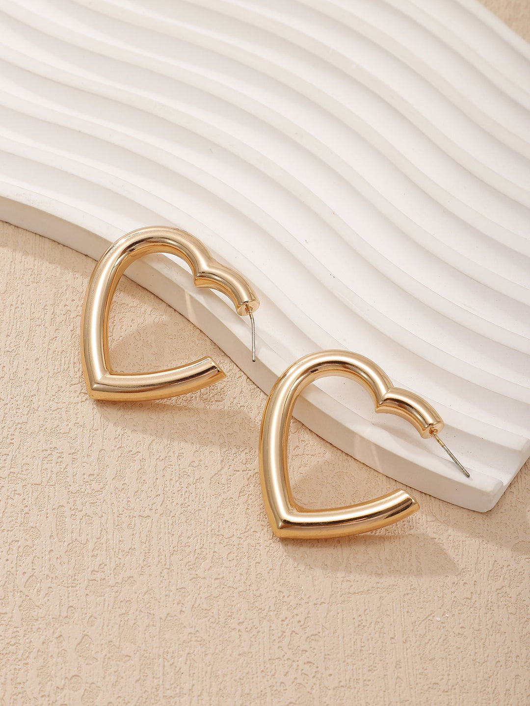 Women’s earrings with modern heart design Nin Boutique