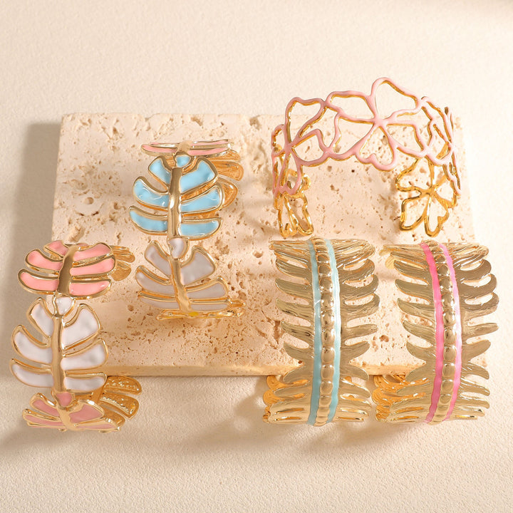 Women Open Bangle in Elegant Leaf Design Nin Boutique
