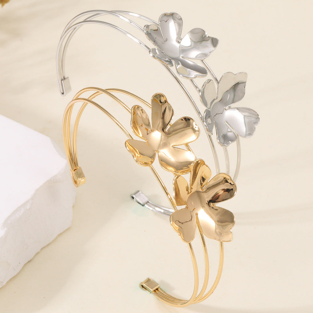 Women’s bracelet with elaborate leaf motif Nin Boutique