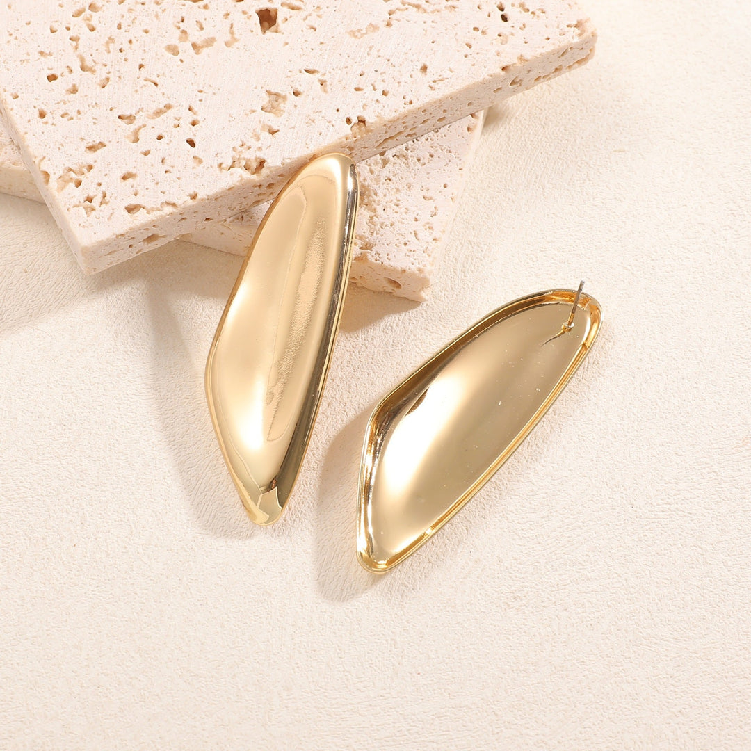 Ladies earrings with luxurious, curved design Nin Boutique
