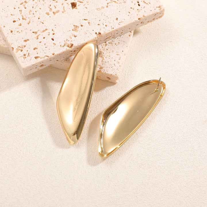Ladies earrings with luxurious, curved design Nin Boutique