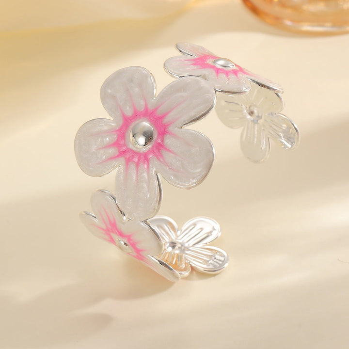Ladies bracelet made of high-quality metal with floral design Nin Boutique